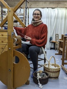 Filage au rouet - credit:Stage de filage au rouet @adn_laine à 71220 Pressy-sous-Dondin en Bourgogne du Sud 