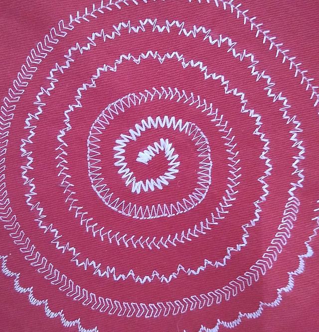 spirale de points à la machine à coudre