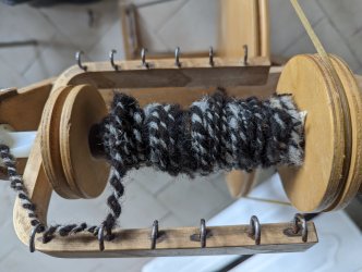 Stage de filage au rouet et au fuseau, à ADN Laine, 71220 Pressy Sous Dondin, en Bourgogne du Sud