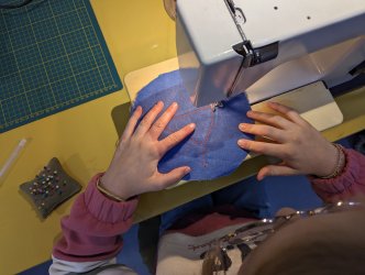 Atelier couture pour enfant, halloween, à ADN Laine à pressy sous dondin, en Bourgogne du Sud