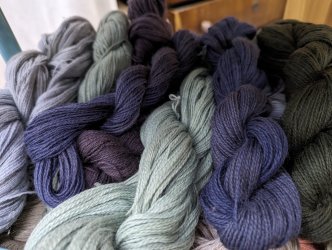 cours de tissage à ADN Laine, en Bourgogne du Sud